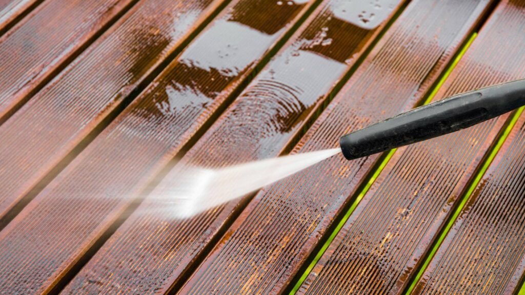 Pressure washer to clean impregnated wood terrace outdoor to get rid of mouse urine smell 