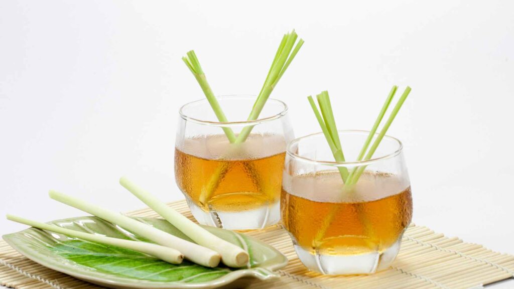 different forms of lemongrass for mosquito repellency and how to use it.