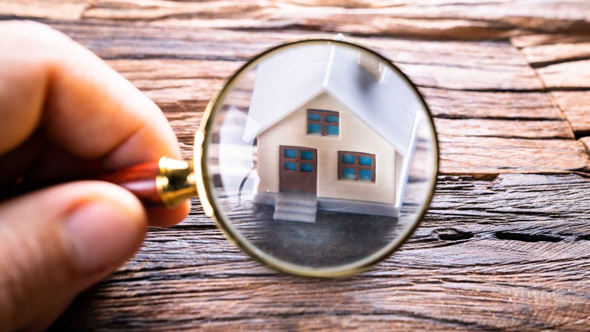magnifiying glass on a toy house to illustrate our first step of inspection in our rodent control process at Bellas Exterminator