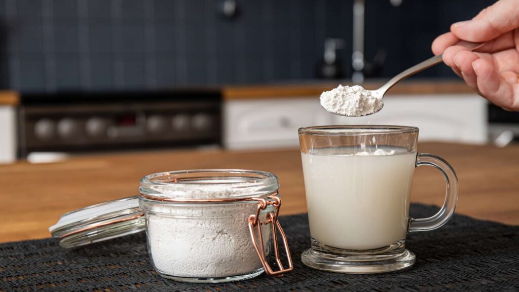 a cup of diluted diatomaceous earth on water as one way to use it against ants